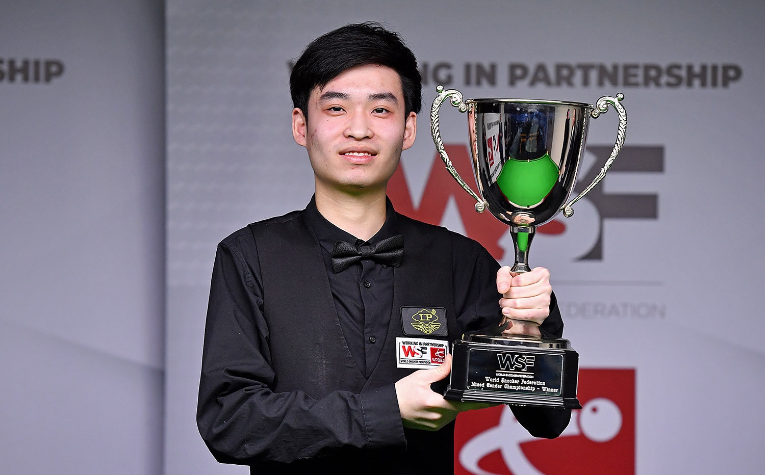 着他带领球 着他带领球